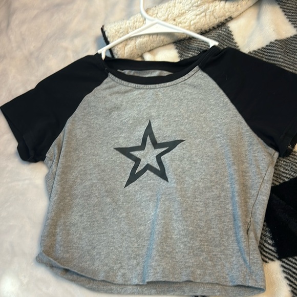 It’s a small it’s from rue21 has no stains - Picture 1 of 2